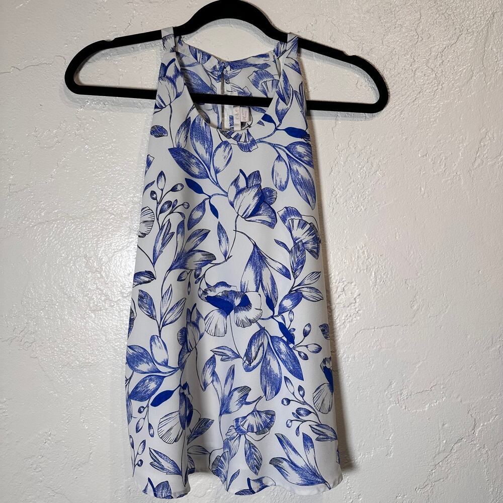 c & e Size X-Small Floral Halter Neck Sleeveless Floral Blouse Blue White